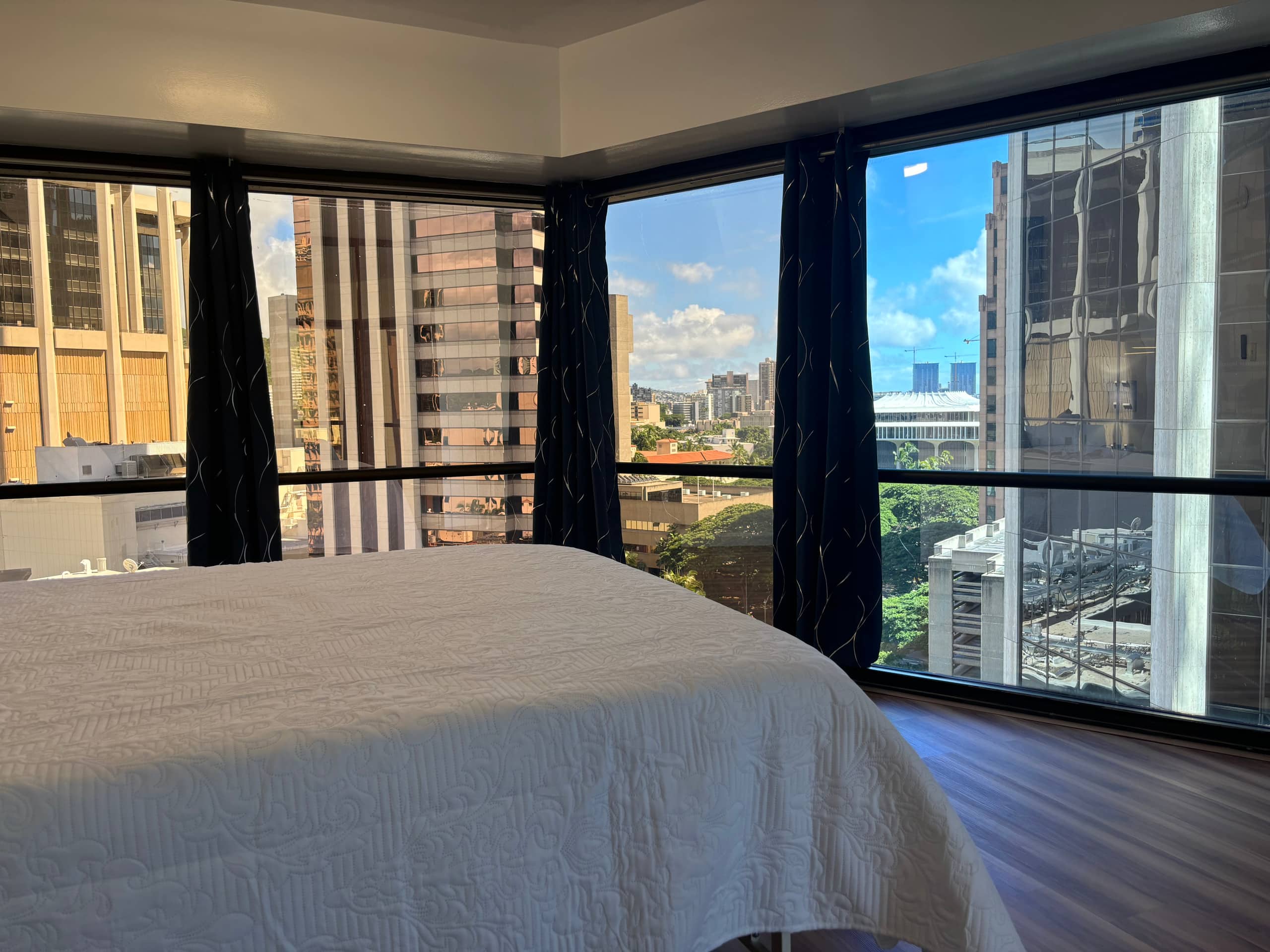 Condo in Honolulu · ★4.91 · 2 bedrooms · 4 beds · 1 private bath - Image 10