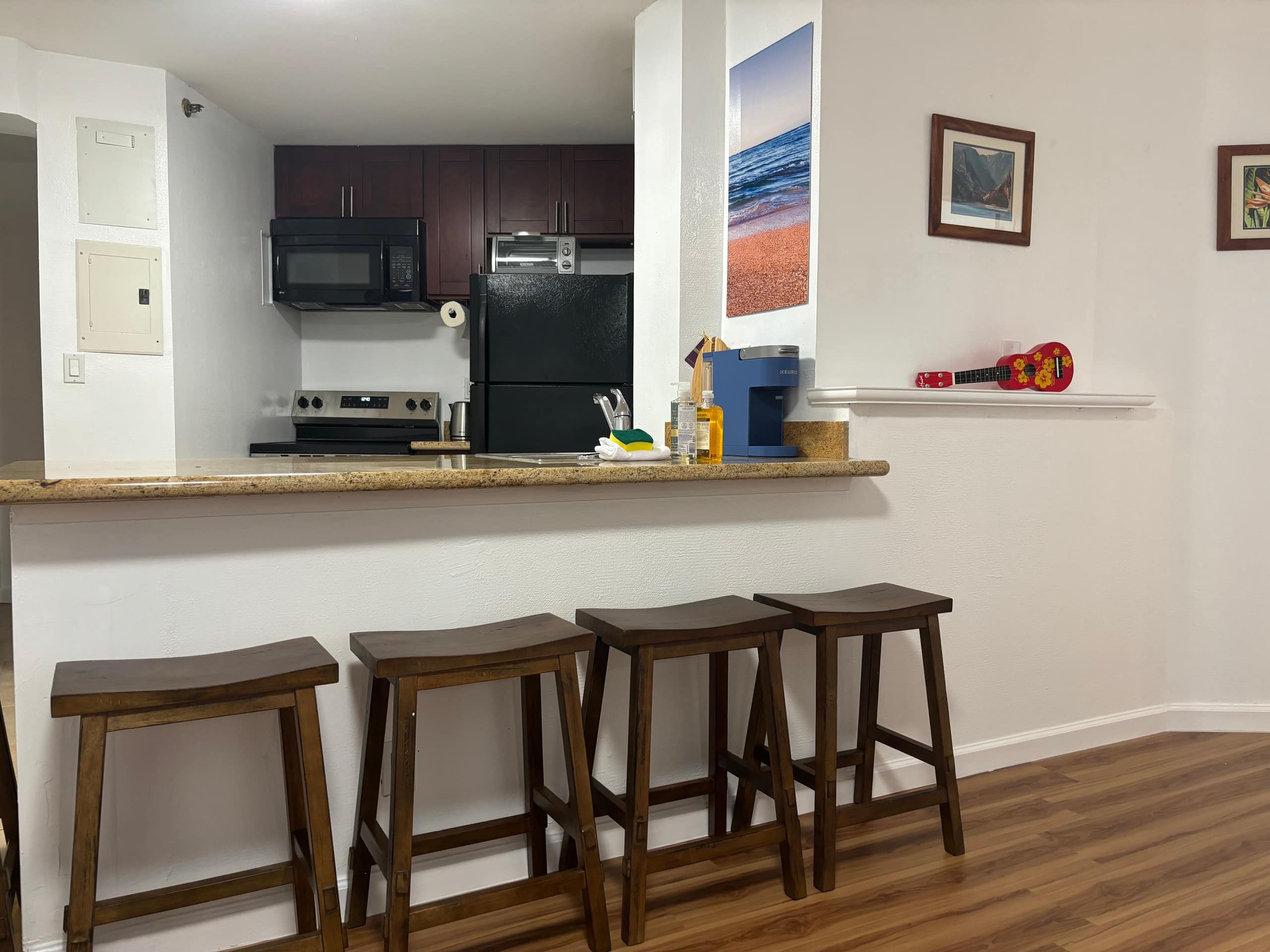 Condo in Honolulu · ★4.91 · 2 bedrooms · 4 beds · 1 private bath - Image 9