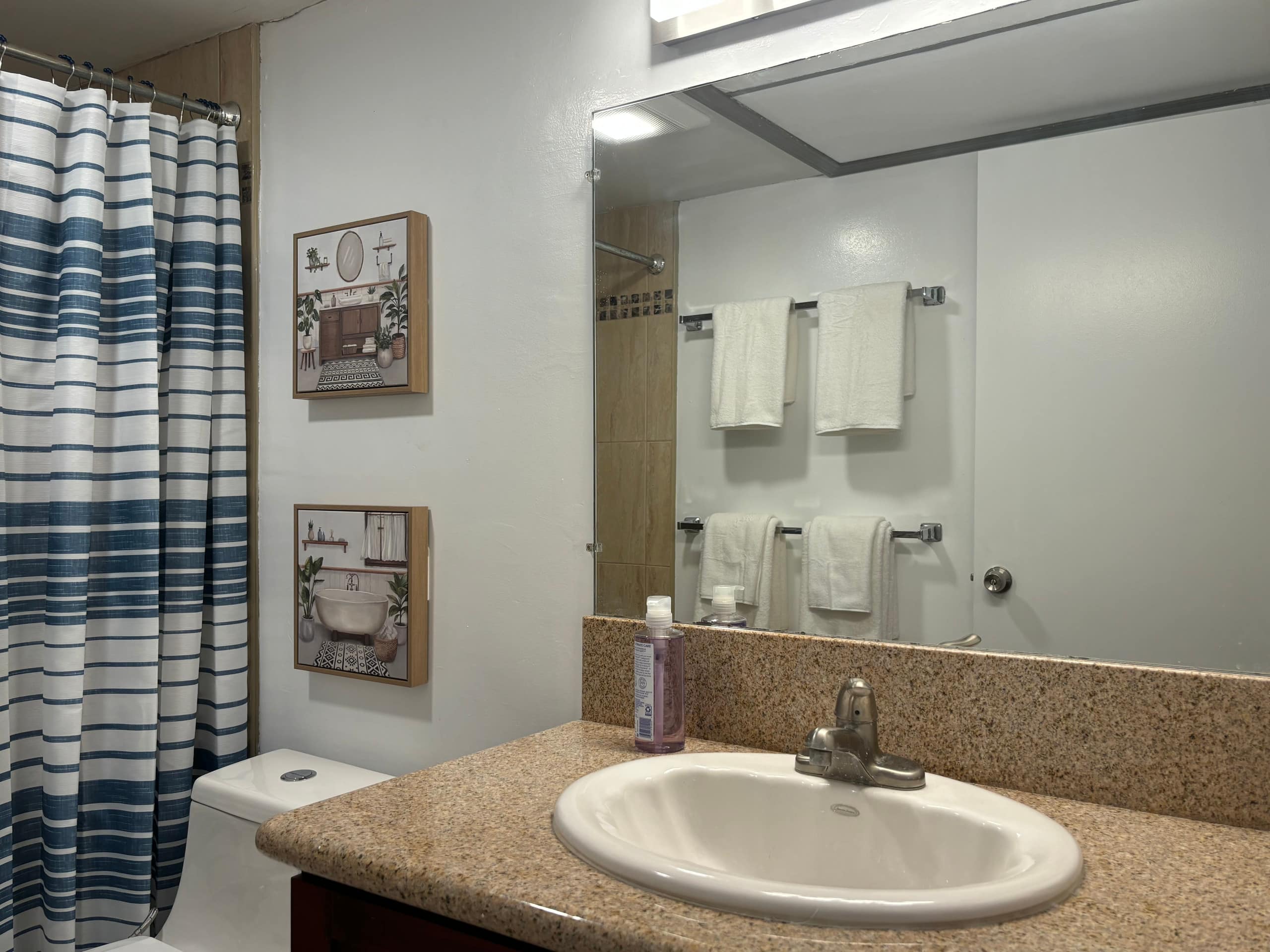 Condo in Honolulu · ★4.91 · 2 bedrooms · 4 beds · 1 private bath - Image 12