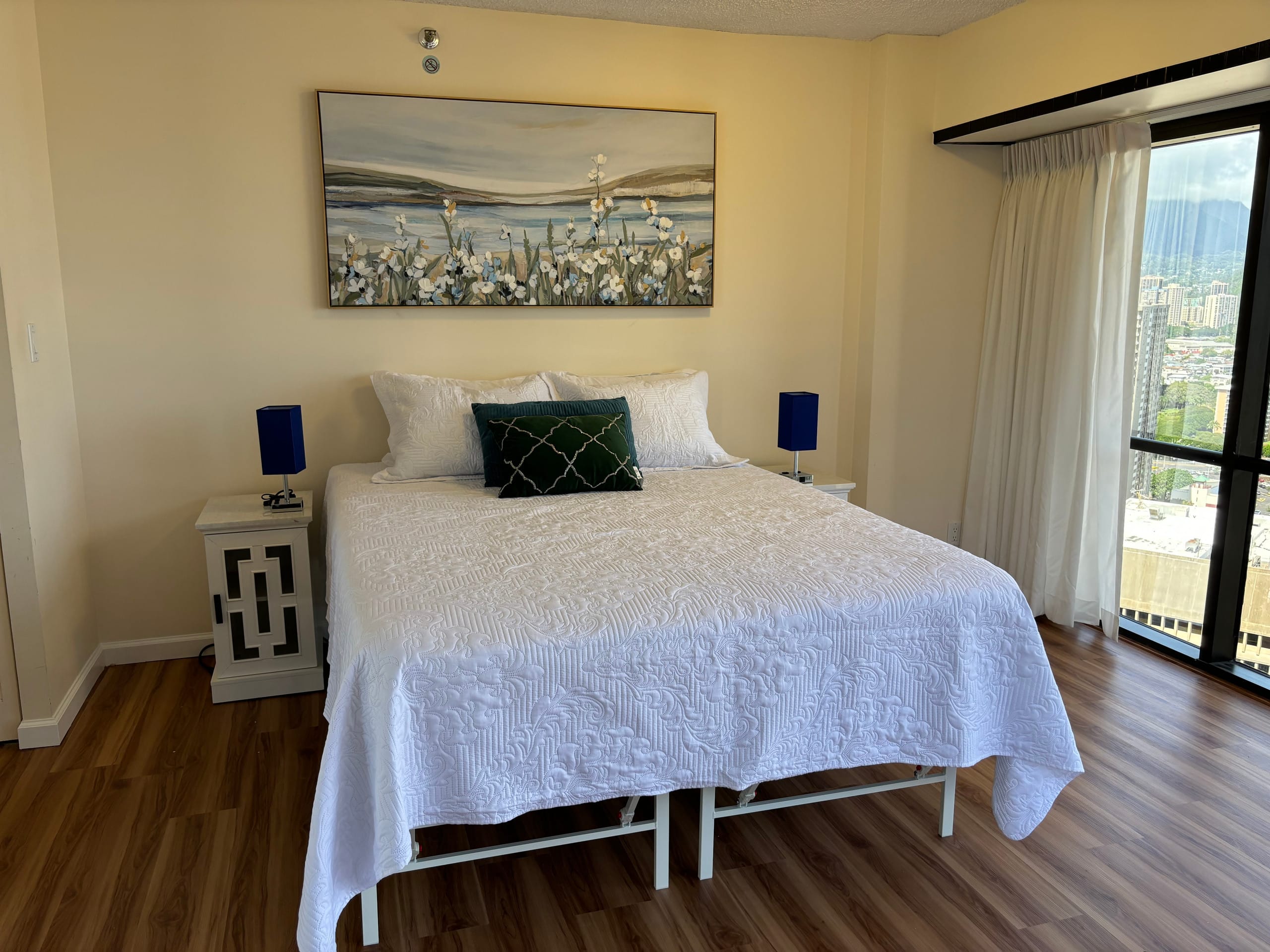Condo in Honolulu · ★4.84 · 2 bedrooms · 4 beds · 1 bath - Image 7