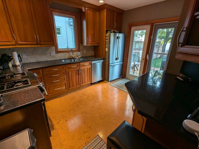 Whole house in River Heights gallery image 2