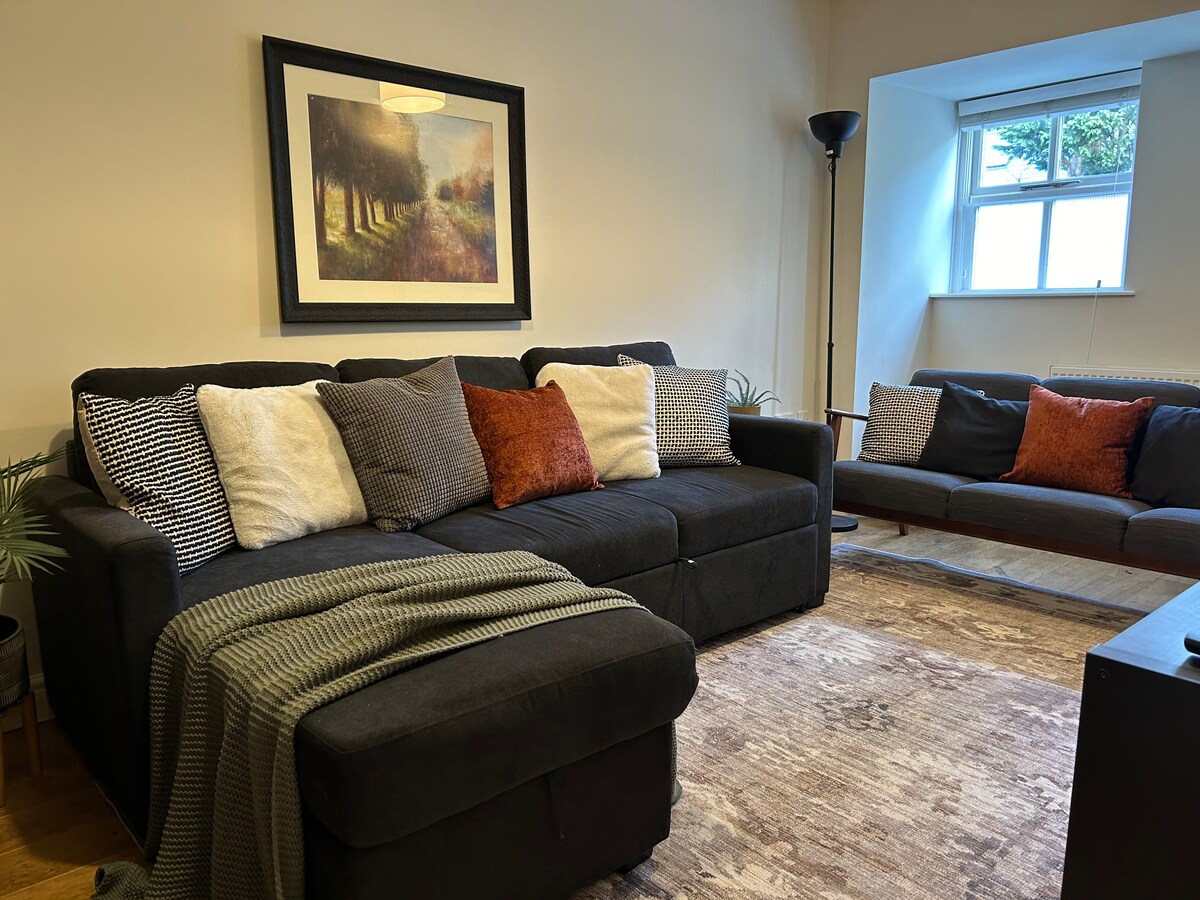 Successful Airbnb property: Luxury 3-Bed House | 10 min to City | Free Parking in Manchester