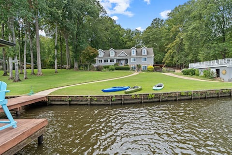 Sleeps 16, 4 Masters, Gaming Area, Kayaks + MORE!