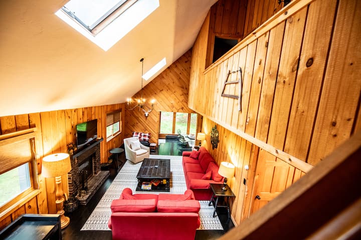Private Chalet | Hot Tub, Shuttle & Ski Home Trail - Wilmington, VT