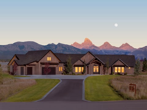 Luxury Teton Escape w/ Stunning Views on 3 acres
