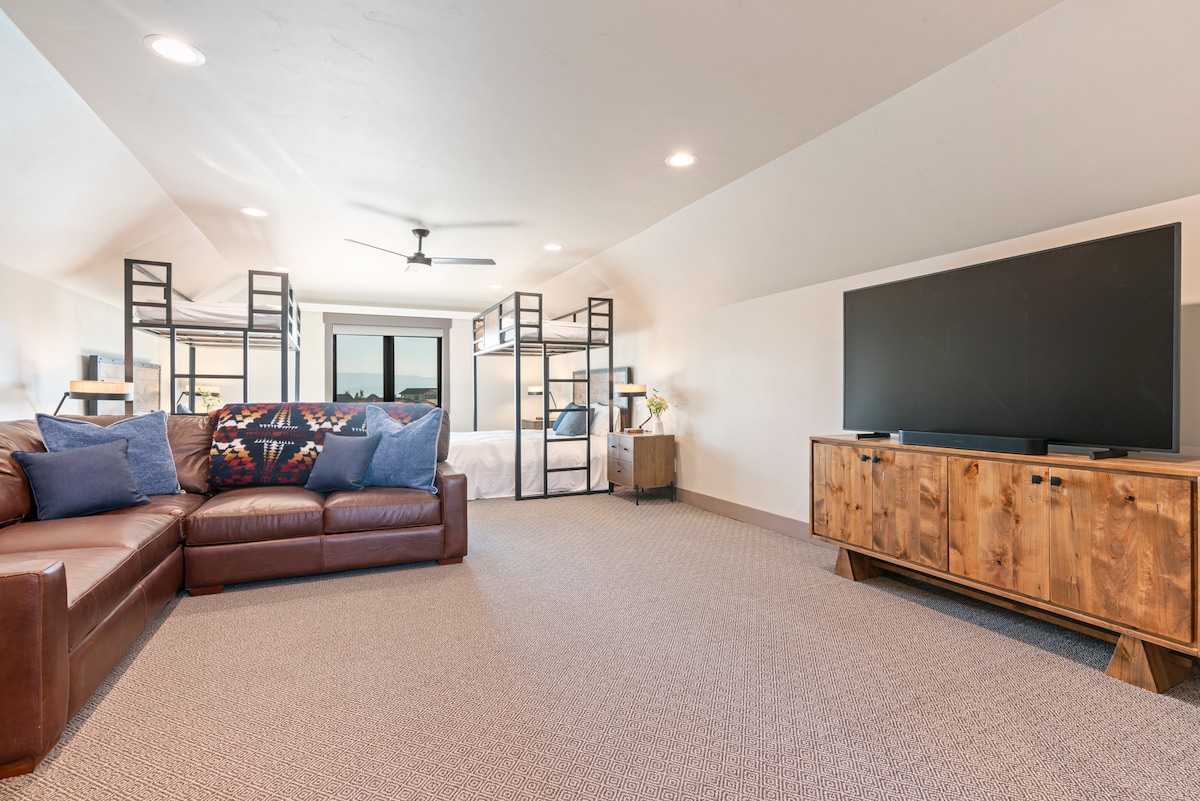 The upstairs loft is a perfect retreat for kids! It's also great as an extra lounge space to watch movies. 