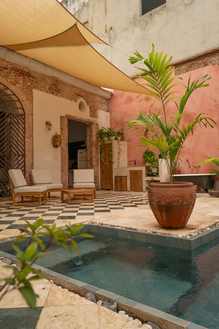 Luxury Colonial Home, Private Pool, Prime Location - Santo Domingo