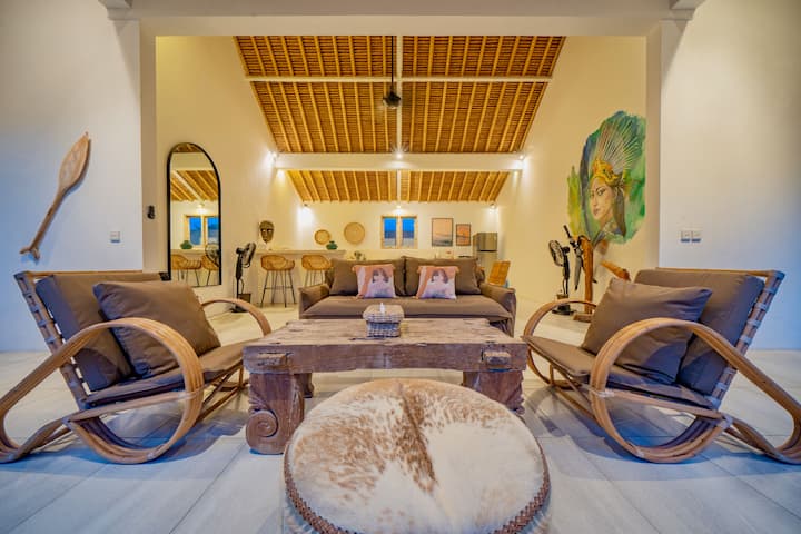 Tropical 3br Villa + Pool, Free Scooter & Pickup! - Seminyak