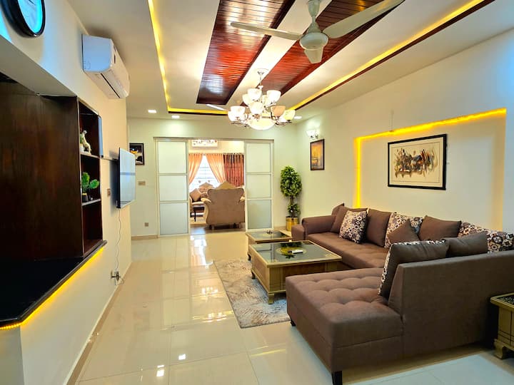 Opulent 5-bhk Entire House In Bahria Town Phase 3 - Islamabad
