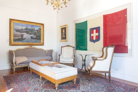 Propiedad de Airbnb exitosa: French Style Apartment 150m2 in San Telmo en San Telmo