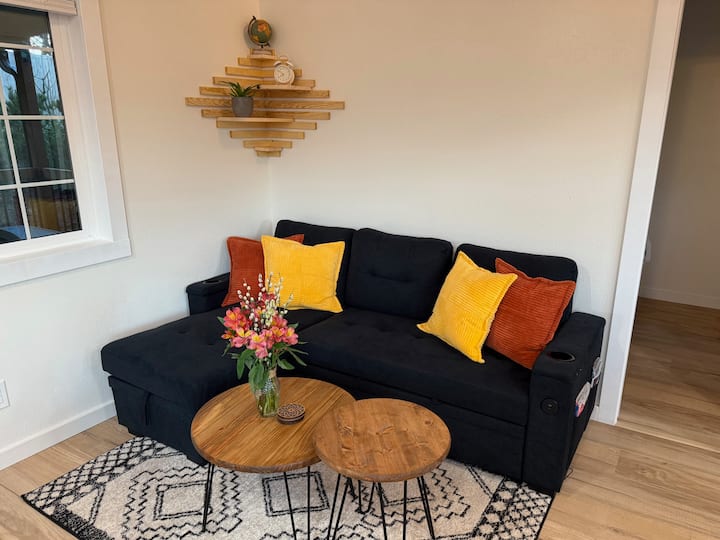 Charming Renovated Home - Steps To Beach & Shops - Rockaway Beach, OR
