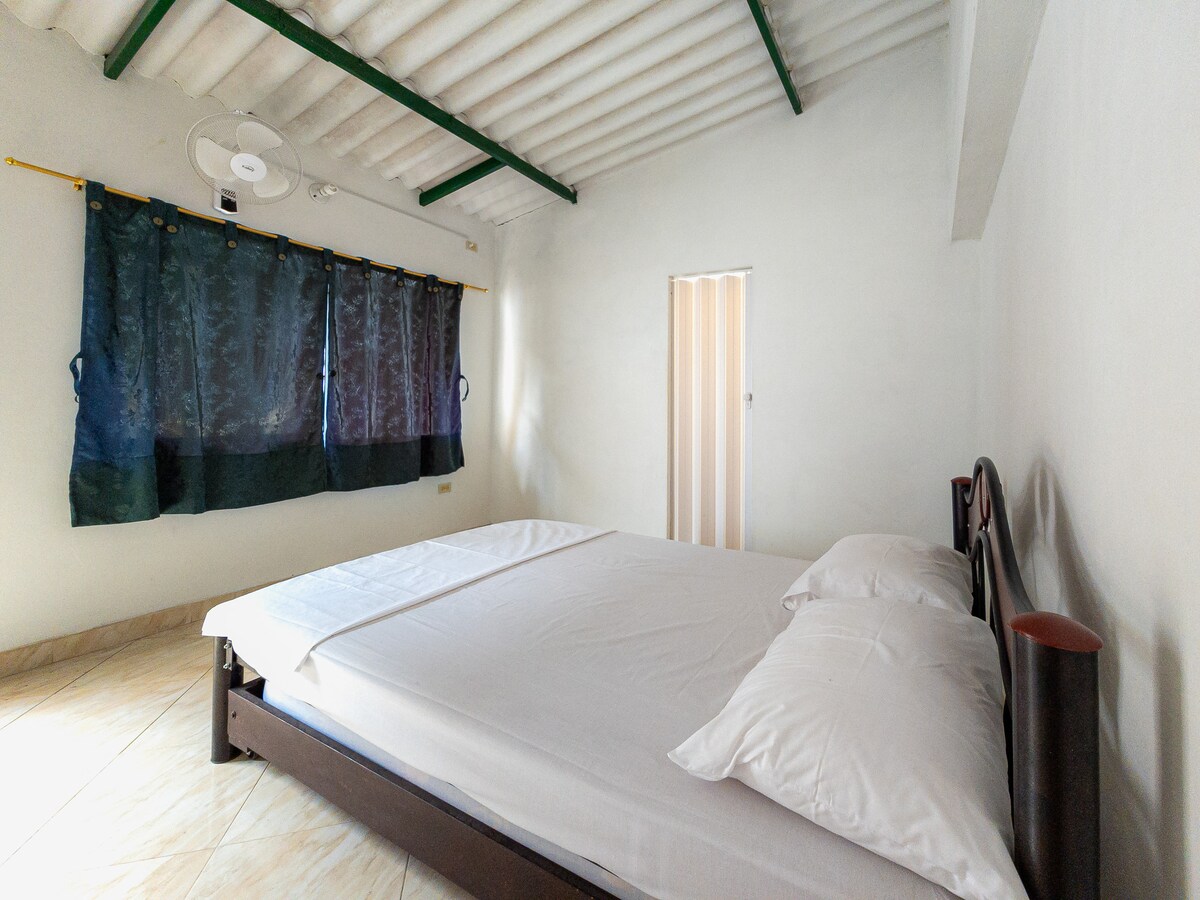 Ще спите тук. 
Включва частна баня.