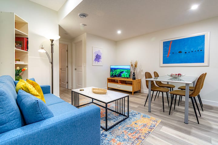 Fantastic Retreat In Nw Calgary - Calaway Park