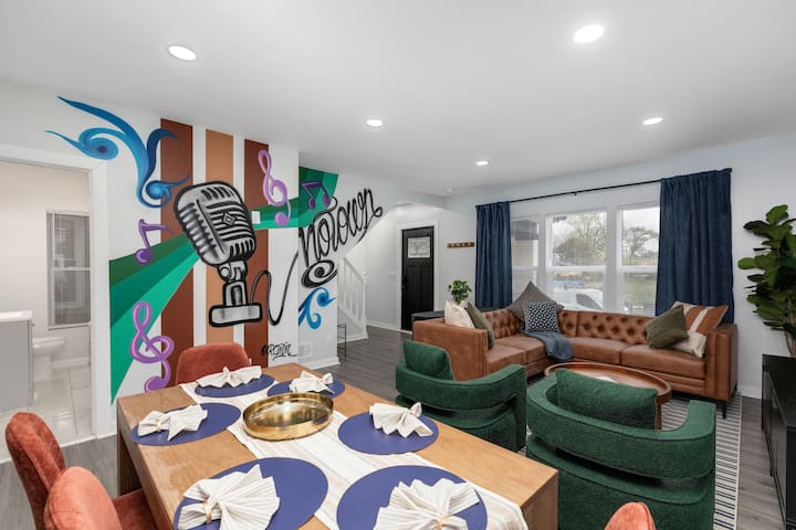 Epic Family Getaway | Hot Tub + Mural Game Room - Lake Erie, PA