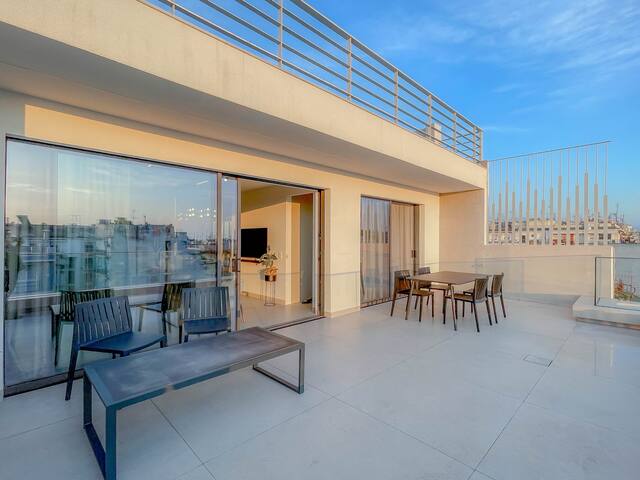 Luxury Penthouse 2 BDR gallery image 2
