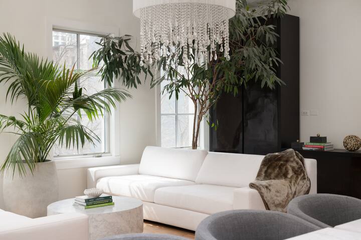 Luxury Penthouse W/ Massive Rooftop Walk to Beach! gallery image 5