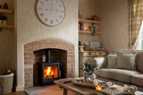 Broadway Country Chic Cottage