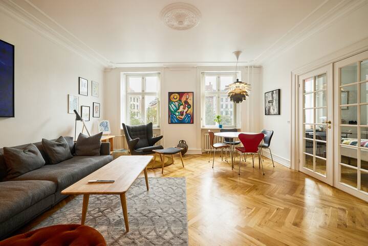 Charm&Bright 2BDR in Quiet area next to RoundTower