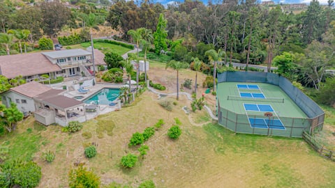 Pickleball, Pool, Spa, Firepit, Tennis | Luxury