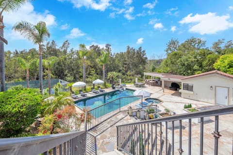 Pickleball, Pool, Spa, Firepit | Luxury Sleeps 12