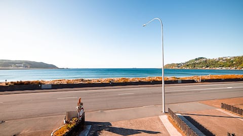 The Beach House, Lyall Bay - with private hot tub