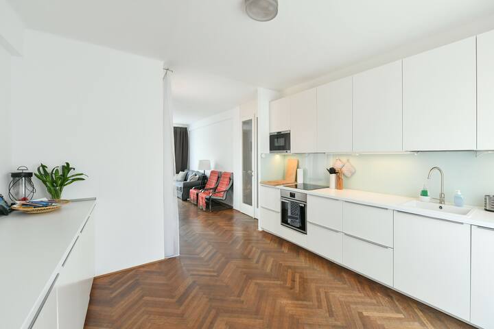 Apartment 140m2+Terrace, Heart of City, 5 Bedrooms gallery image 3