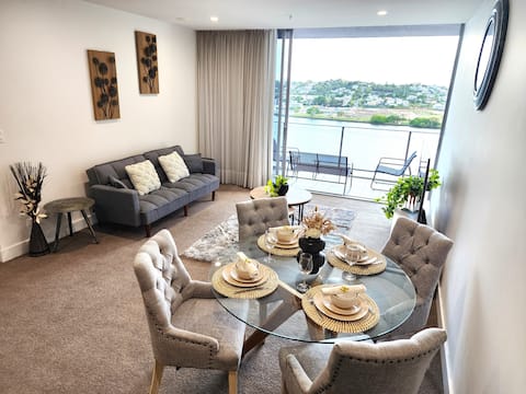 Spacious River View Escape
