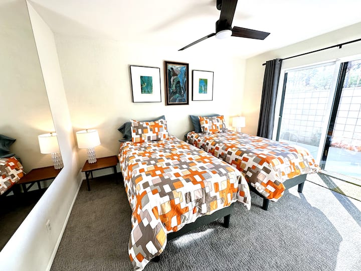 يمكن دفع الأسرّة المزدوجة معًا لتشكيل سرير كاليفورنيا كينج