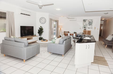 Successful Airbnb property: OceanEyre · 2BR 2BA · Pool · Pkg · Nr Beach ·Quiet in North Ward
