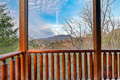 Knotty Bear cabin in Sevierville - Photo 3