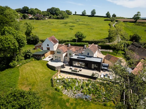 Large Home sleeps 15, Axminster, Hot Tub