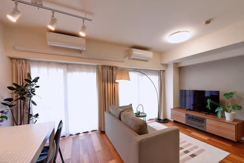 8mins walk to Chinatown JR Sta 5mins new decorated