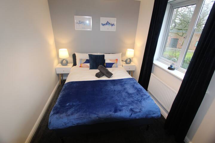 4 Bedroom House Manchester Airport with Sun Room gallery image 3