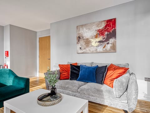 Top performing Airbnb: Beautiful Luxury Apartment by Media City & Man Utd in Quays