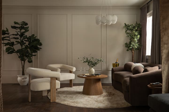 Lakes Luxury in Linden Hills – The 1910