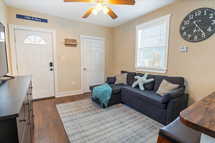 Cottage Amaris - Walk To Beach! - Galveston, TX