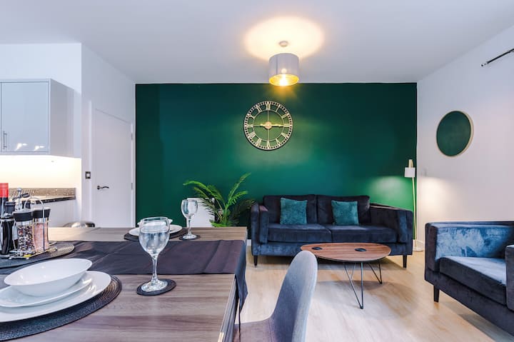 *Luxe & Cosy* Free Parking |Pool Table | Ps4 - Manchester