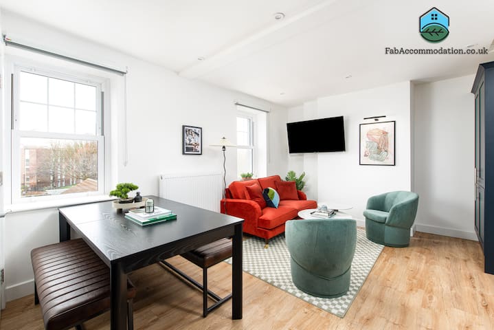 Stylish-5bed-5bath-FreeParking-By FabAccommodation