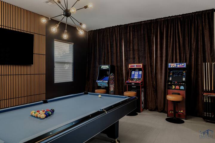 Cozy Luxe Mansion 5bd, Salt Water Pool &Half Court gallery image 3