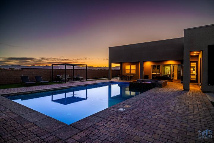 Cozy Luxe Mansion 5bd, Salt Water Pool &Half Court gallery image 2