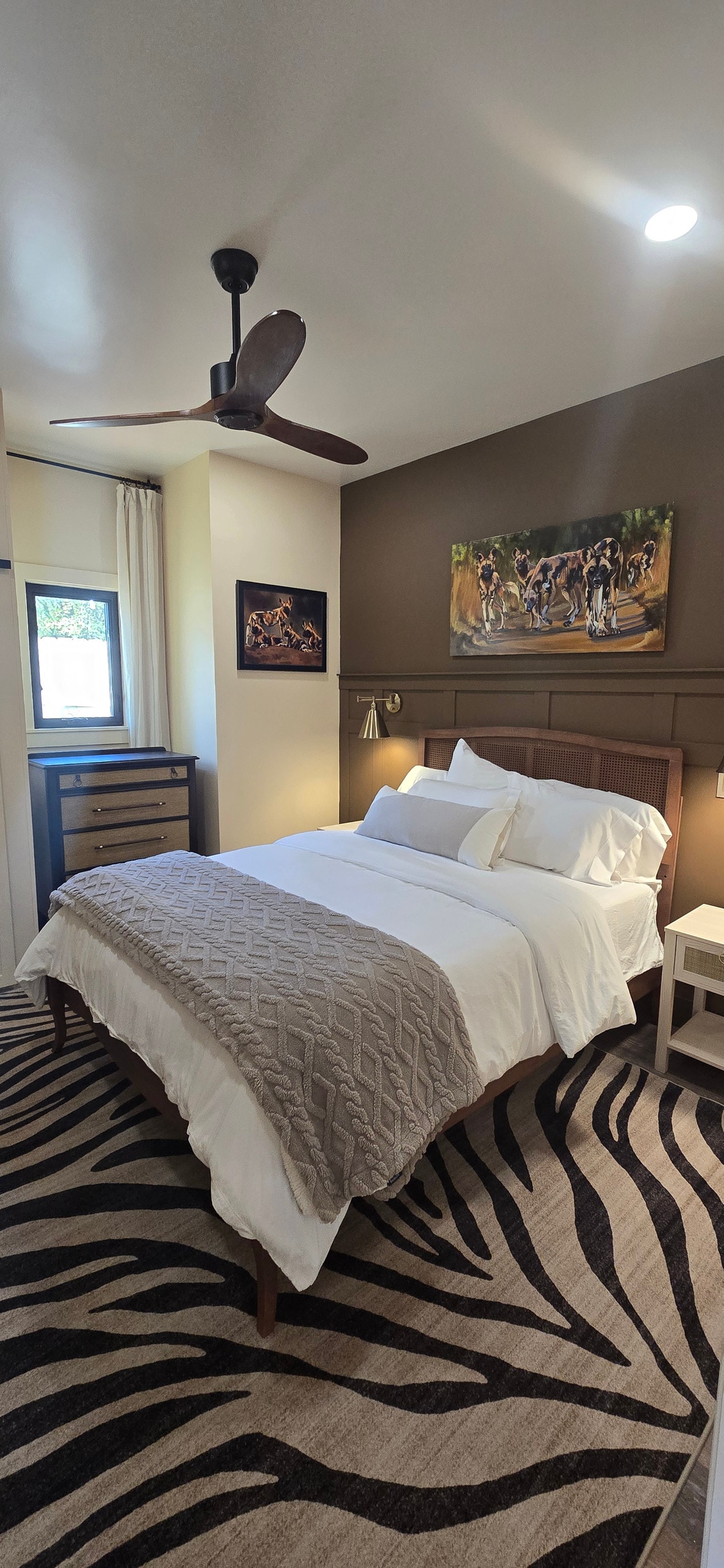 ที่นอนไฮบริดใหม่ล่าสุดพร้อมท็อปเปอร์เมมโมรี่โฟมระบายความร้อนขนาด 4"  
ผ้าปูที่นอนและผ้านวม 600 เส้นด้าย  