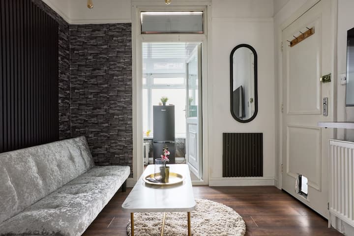 3-min Walk To Woodford Tube St, Cosy Guest House. - Ilford