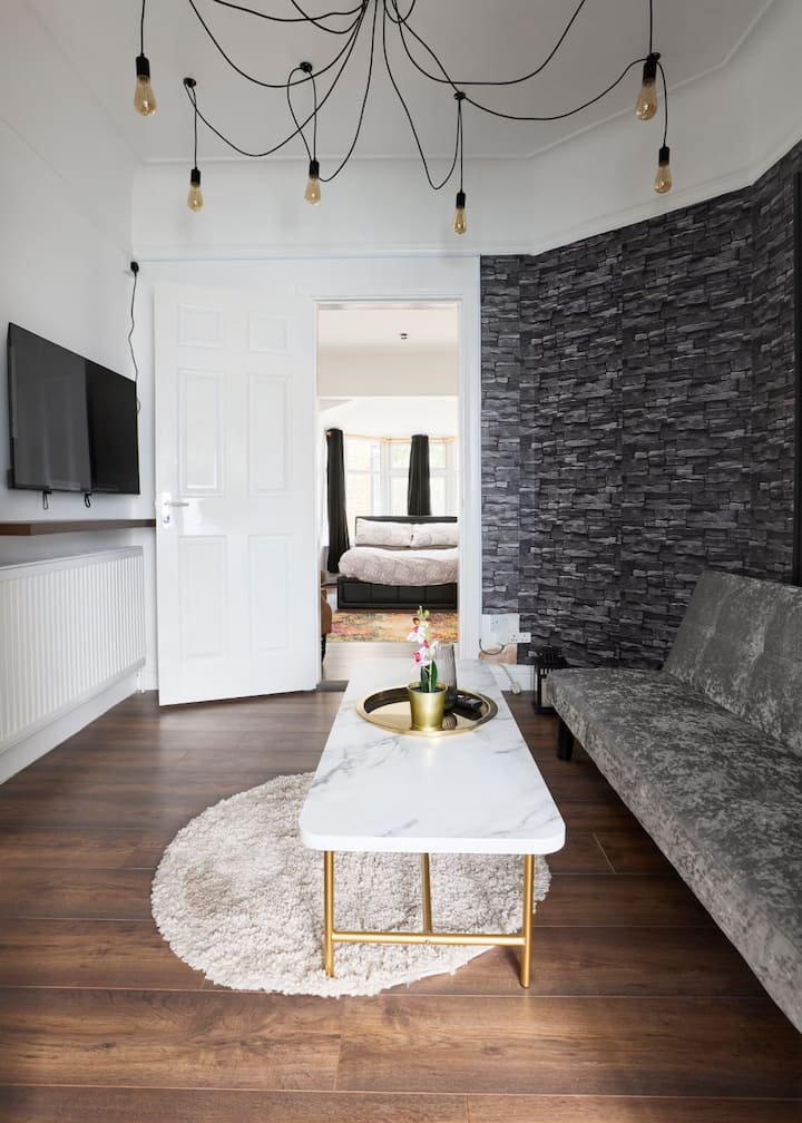 3-min Walk To Woodford Tube St, Cosy Guest House. - Ilford