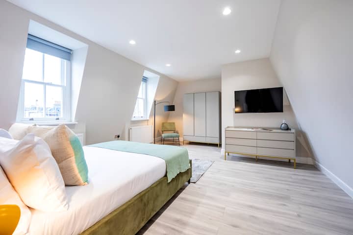 سرير بحجم كبير 