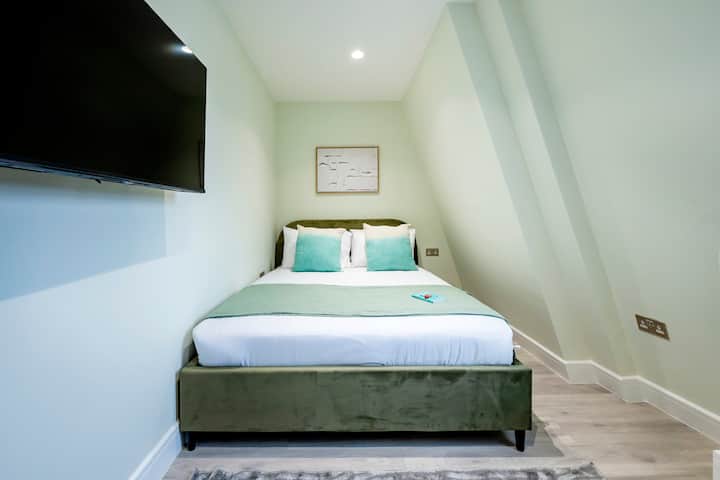 سرير بحجم كبير 