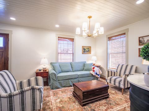 Popular Airbnb listing: Tennessee Farm Cottage in Tennessee