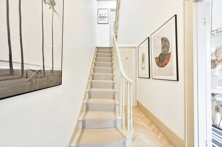 Elegant Chelsea House w/Primary Suite gallery image 4