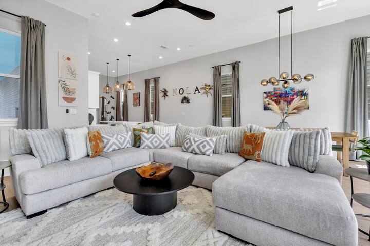 Pool | Minutes to Superdome & French Quarter | 5BR gallery image 3