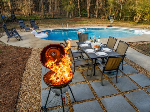 Pool, 9Mi to Ft Benning 5BR, BBQ, Fireplace, Games