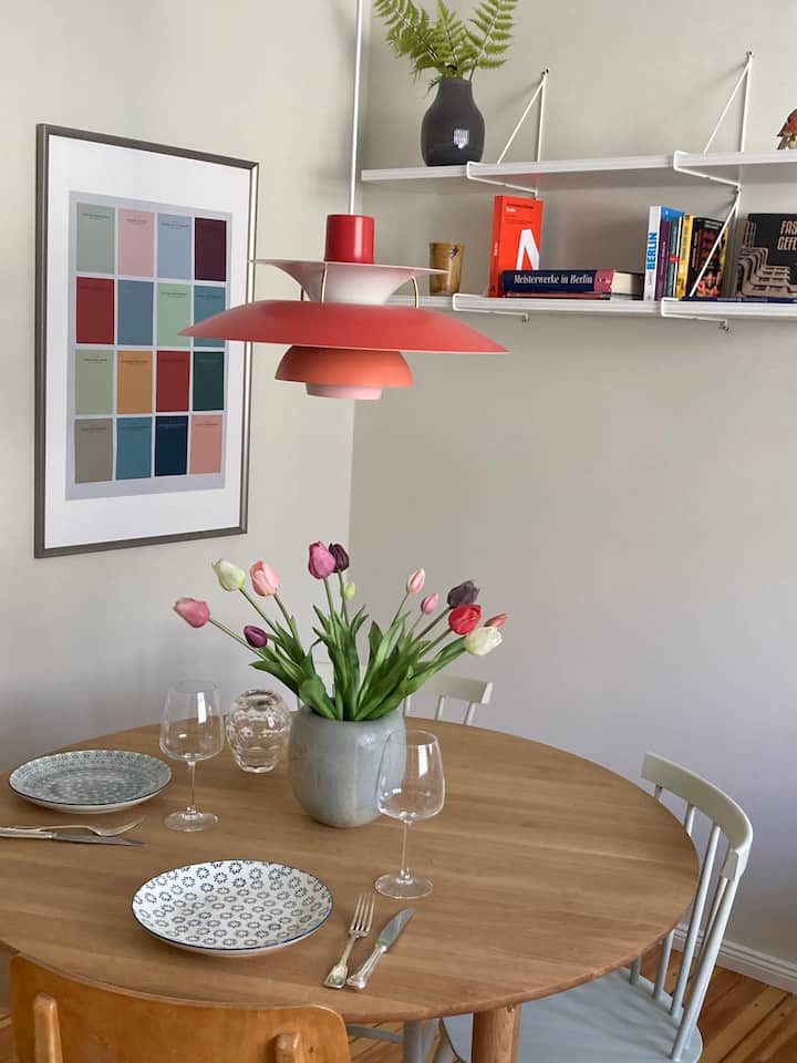 Charmante Zwei-zimmer-wohnung, Komplett Saniert - Berlin